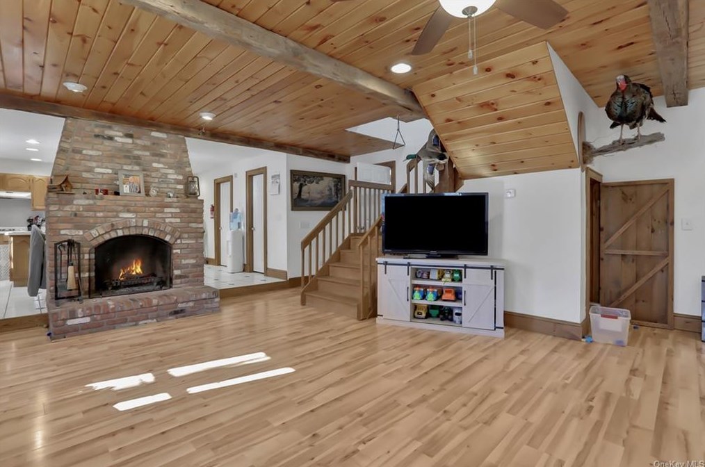 35 Old Rte 199, Red Hook NY 12571-2726 exterior