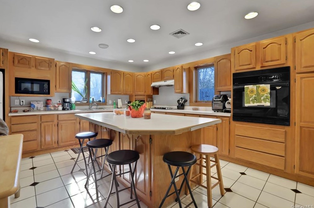 35 Old Rte 199, Red Hook NY 12571-2726 exterior