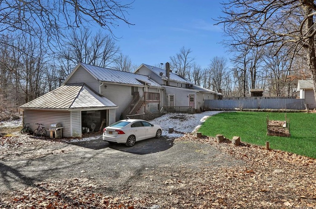 35 Old Route 199, Red Hook NY  12571-2741 exterior