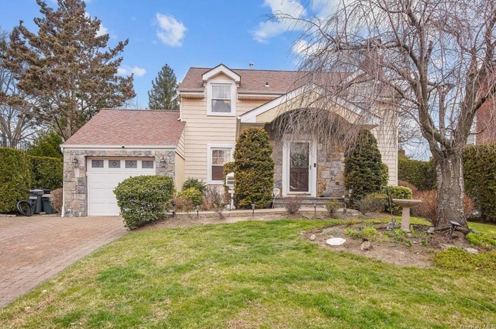 8 Longview Dr, Yonkers, NY 10709-1425