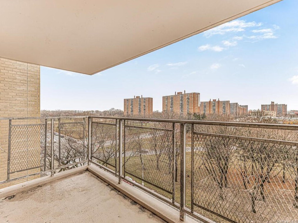 920 Metcalf Ave #7g, Bronx, NY 10473