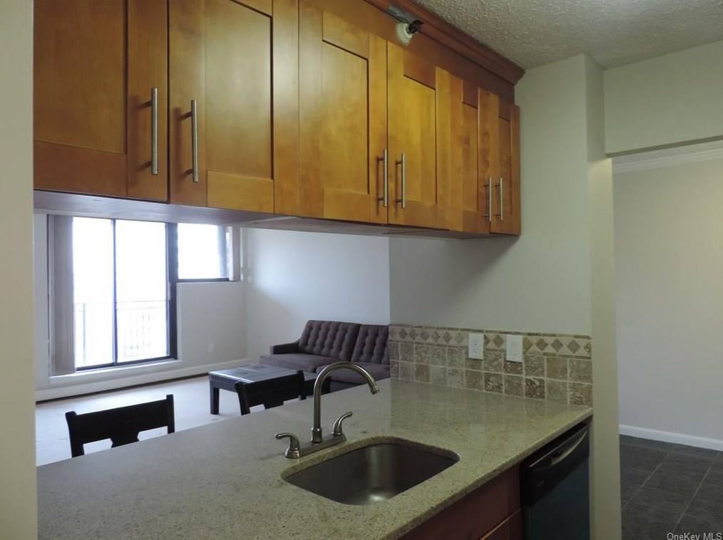 25 Rockledge Ave Apt 709, White Plains, NY 10601