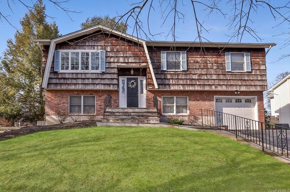 33 Hansen St, Tappan, NY 10983-1716