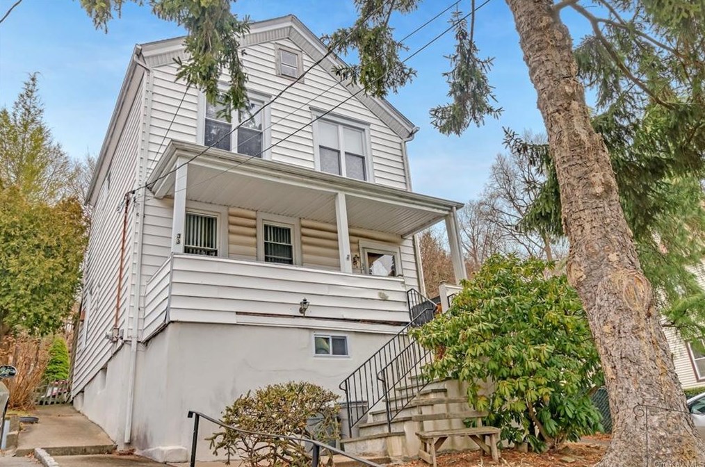 33 Clover St, Yonkers, NY 10703-1120