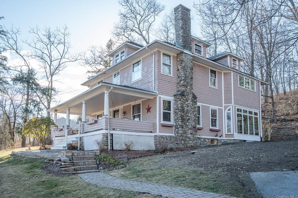 30 Woodward Ter, Central Valley, NY 10917-3528