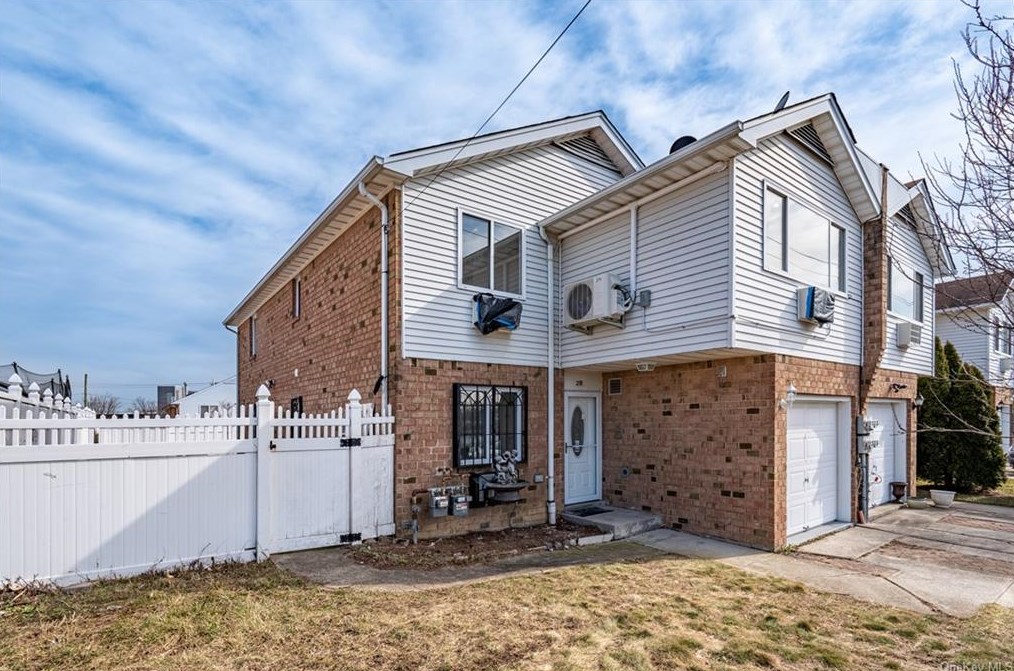 218 Howe Ave, Bronx, NY 10473