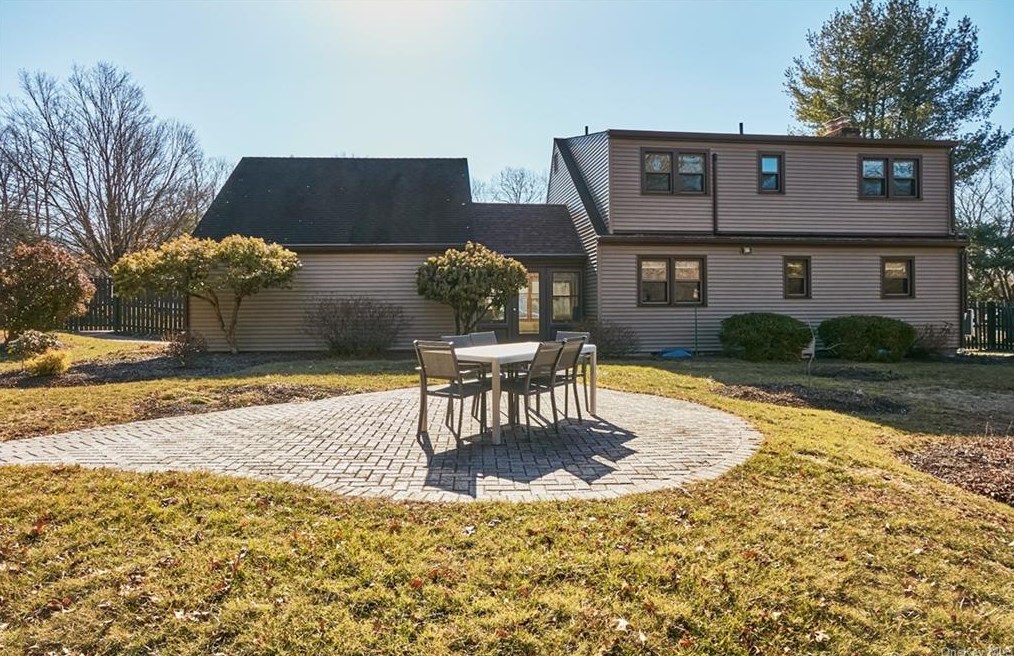 9 S Lynn St, Warwick, NY 10990
