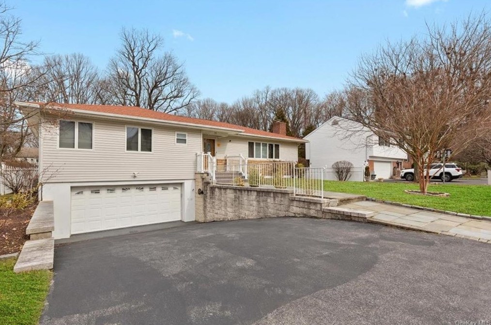 55 Dover Ln, Yonkers, NY 10710-4417