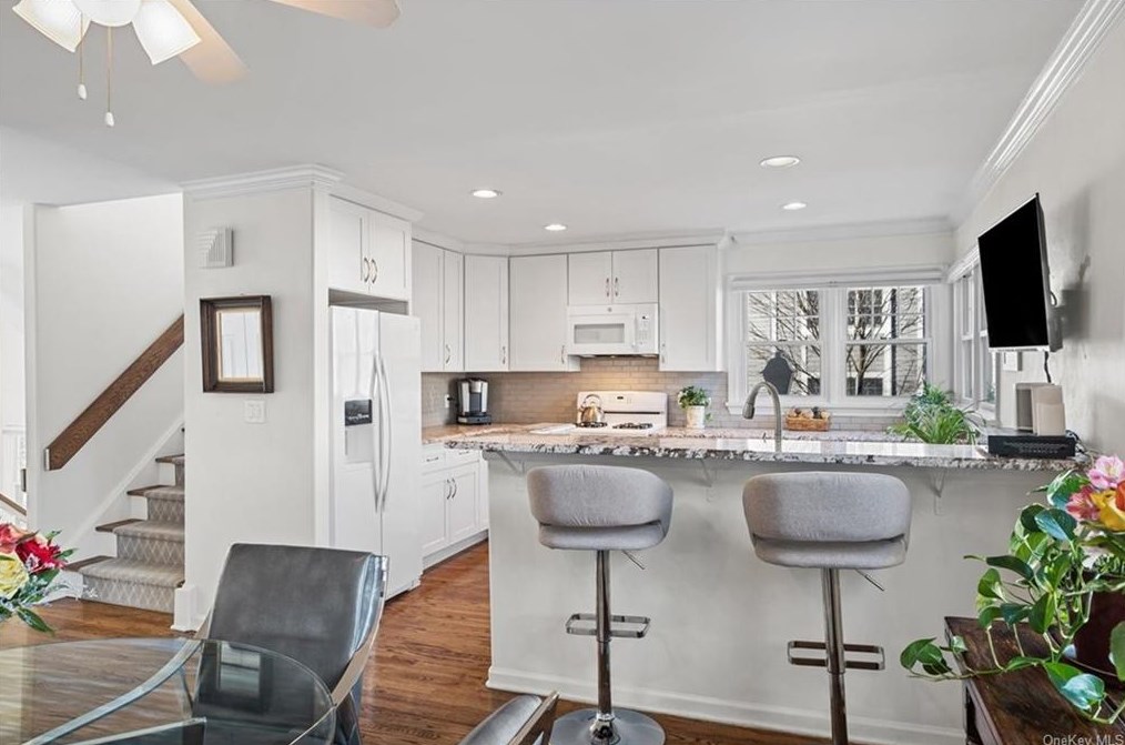 28 Brookridge Ct, Rye Brook NY  10573-3436 exterior