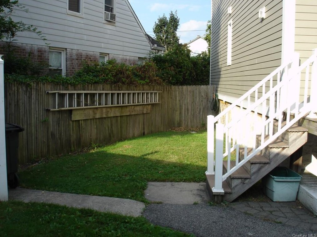 144 Lincoln Ave, Yonkers NY  10709-1619 exterior