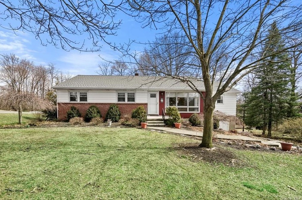 8 Warren Rd, Newburgh, NY 12550-1237