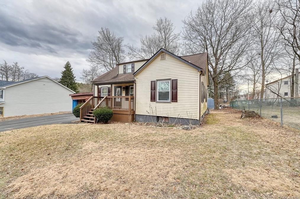 26 Lyman St, Port Jervis, NY 12771-1306