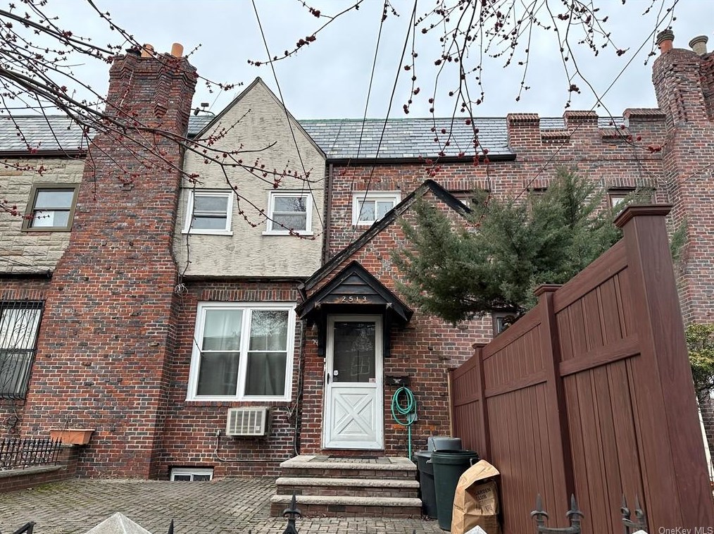 2513 Yates Ave, Bronx, NY 10469