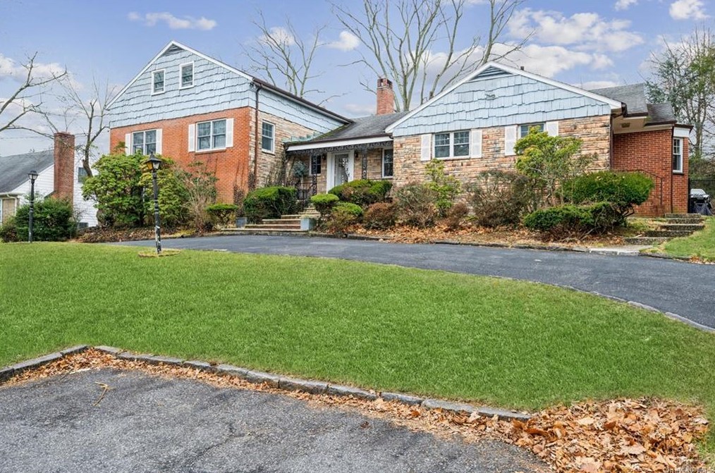 16 Normandy Ln, Scarsdale, NY 10583