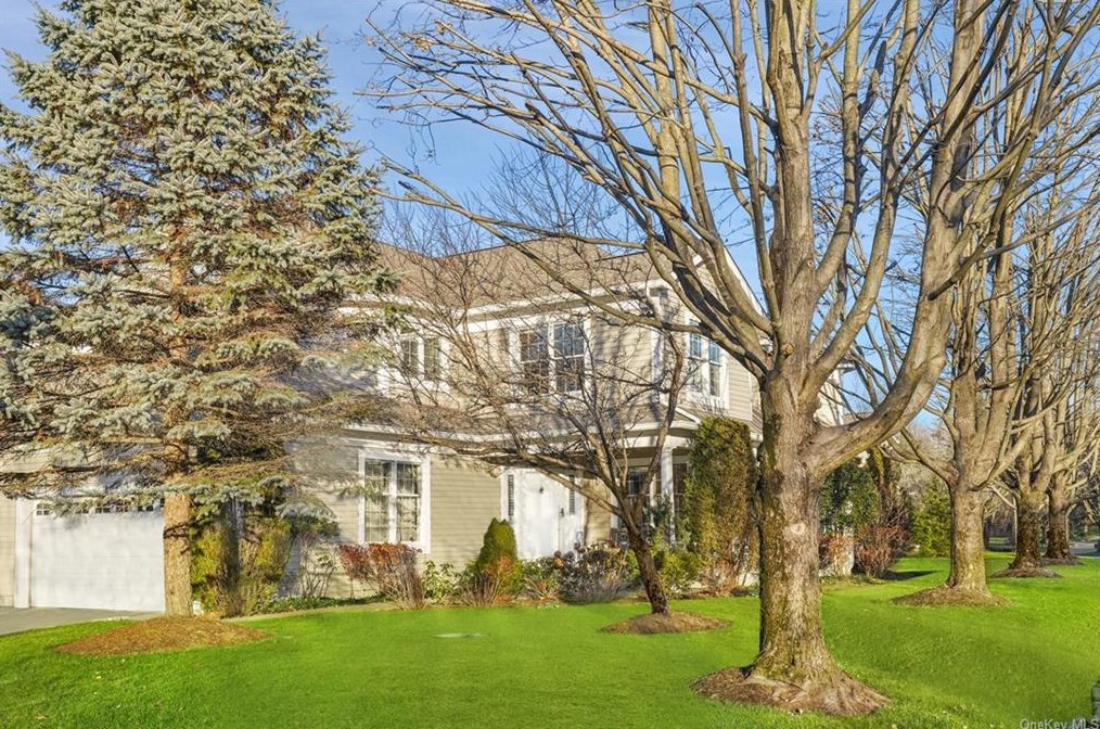 18 Club Pointe Dr, White Plains, NY 10605