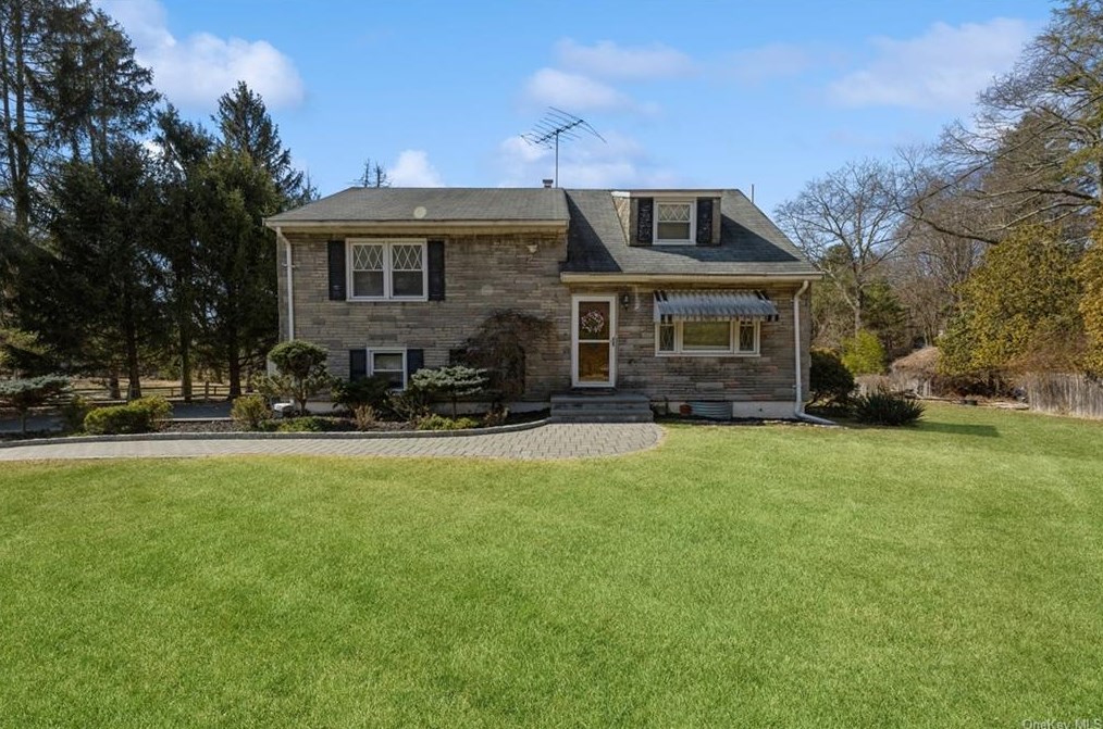 270 S Greenbush Rd, Blauvelt, NY 10913