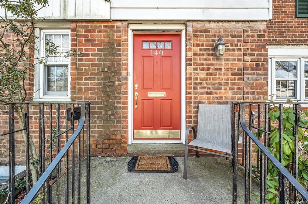 140 Robins Rd #140, New Rochelle, NY 10801