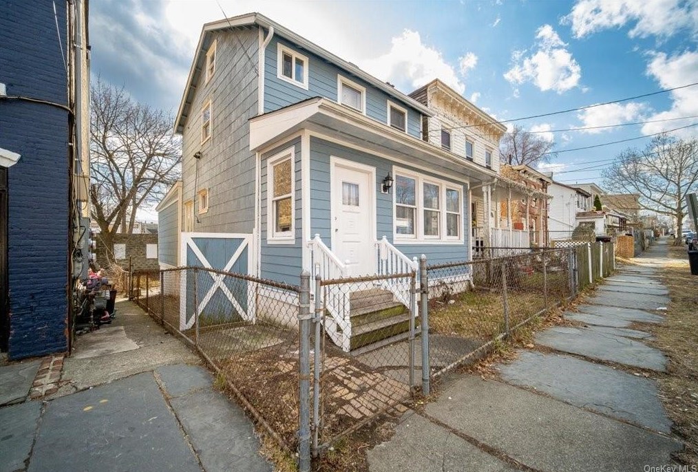 29 Carter St, Newburgh, NY 12550-4816
