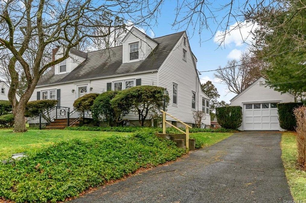 1877 Maple Hill St, Yorktown Hgts, NY 10598