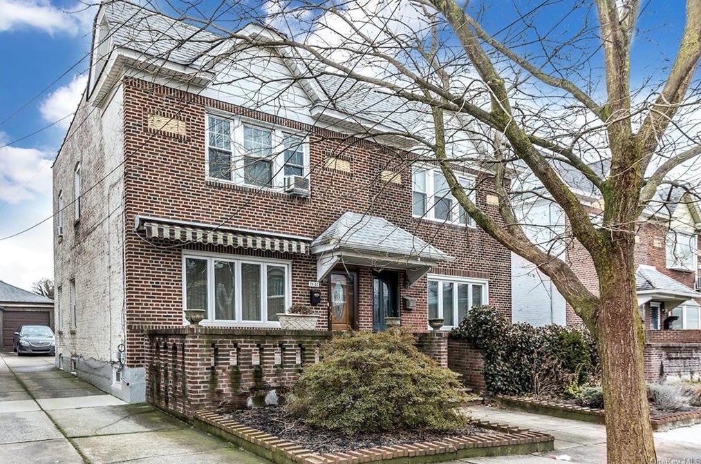 24-07 147th St, Flushing, NY 11357-1712