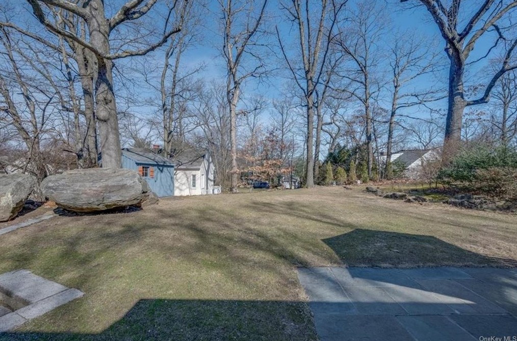 37 Harrison Dr, Larchmont NY  10538-2529 exterior