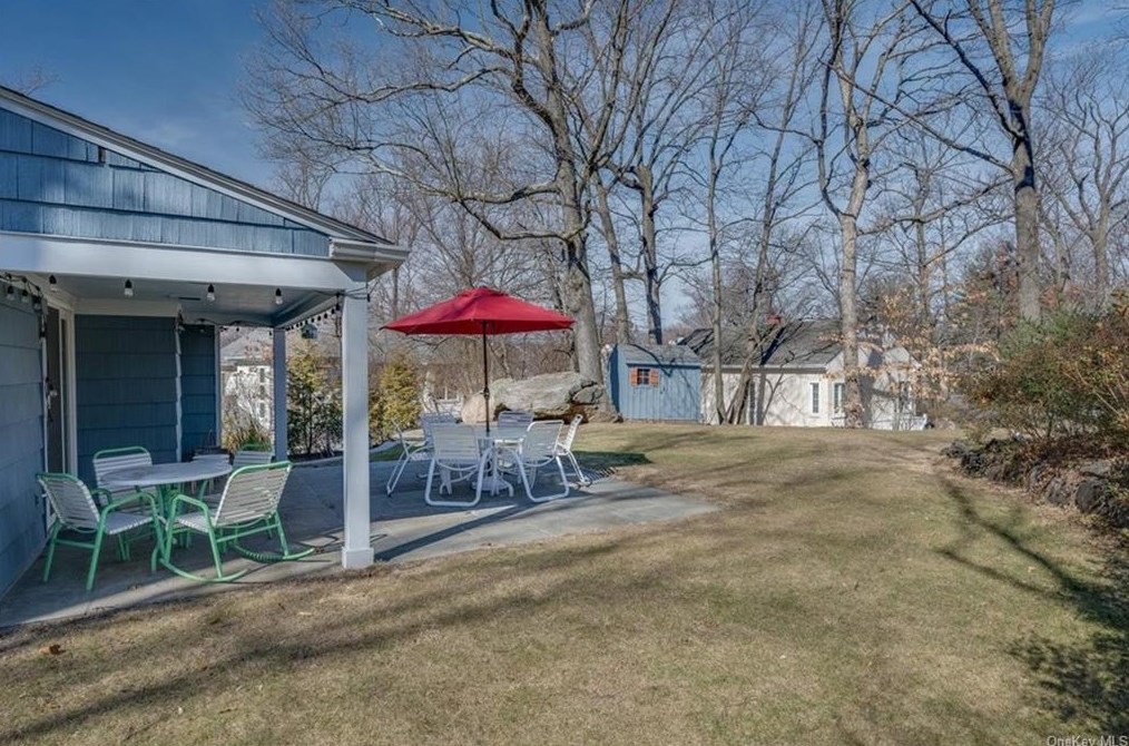 37 Harrison Dr, Larchmont NY  10538-2529 exterior