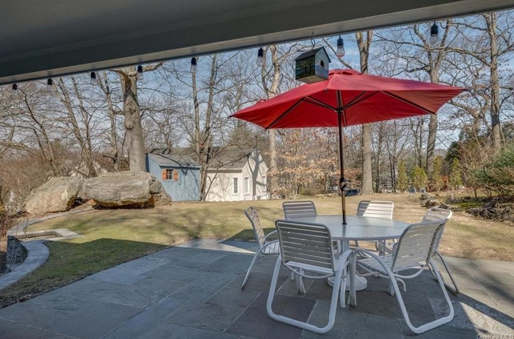 37 Harrison Dr, Larchmont NY  10538-2529 exterior