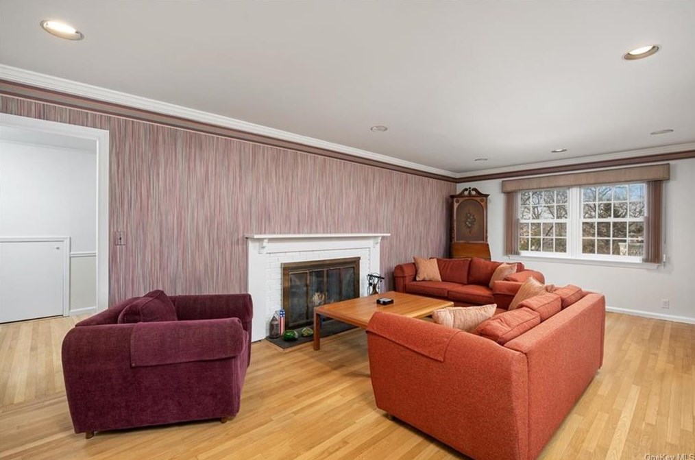 37 Harrison Dr, Larchmont NY  10538-2529 exterior