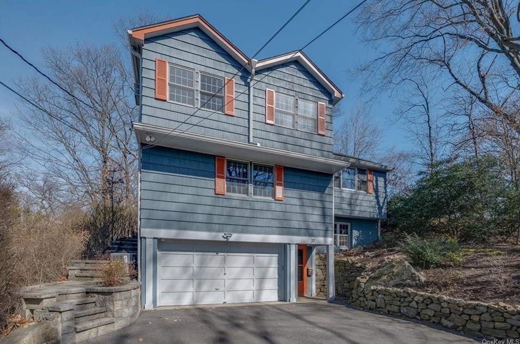 37 Harrison Dr, Larchmont, NY 10538-2529