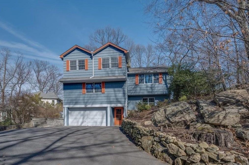 37 Harrison Dr, Larchmont NY  10538-2529 exterior