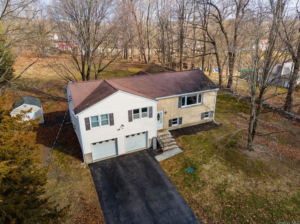 35 Montfort Rd, New Hamburg, NY 12590