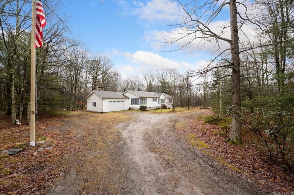114 Kalin Weber Rd, Glen Spey, NY 12737-6161