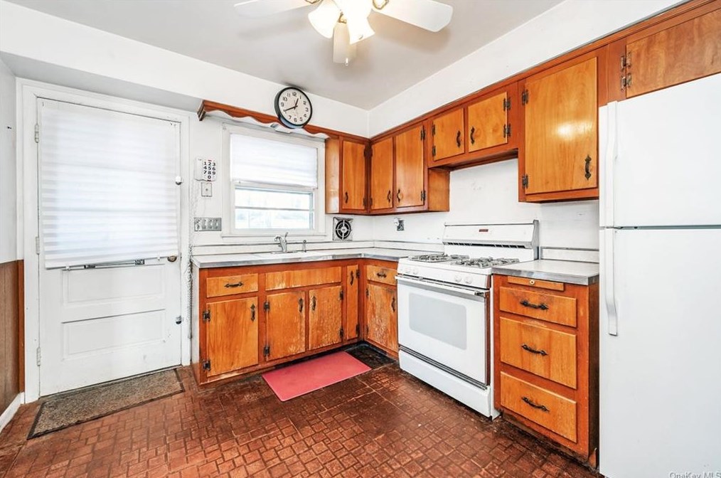 59 High St, Yonkers, NY 10706-3934