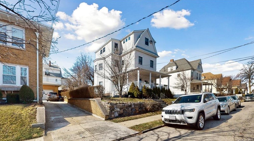 25 Tower Pl, Yonkers, NY 10703-2208