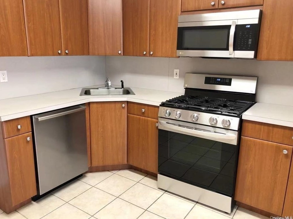 2335 Stuart St, Brooklyn, NY 11229