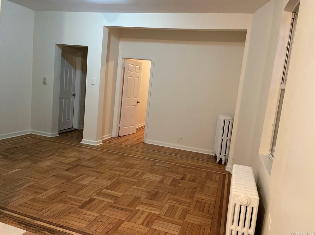 176 E 206th St #3, Bronx, NY 10458