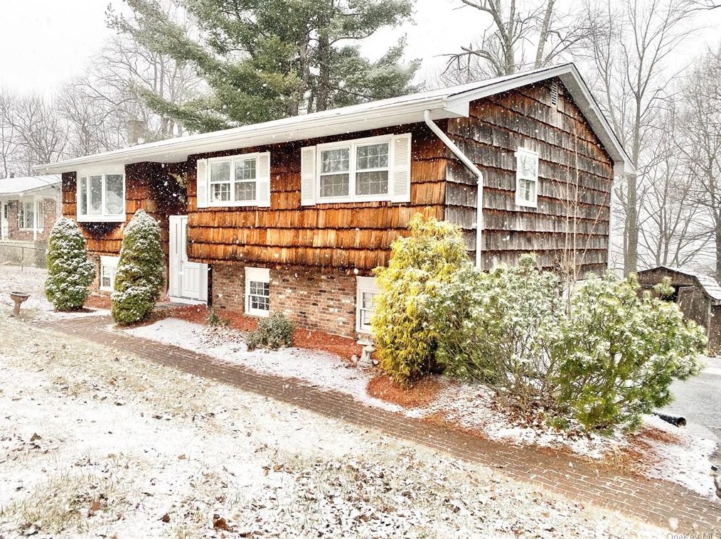 241 Skyline Dr, Highland Mills, NY 10930