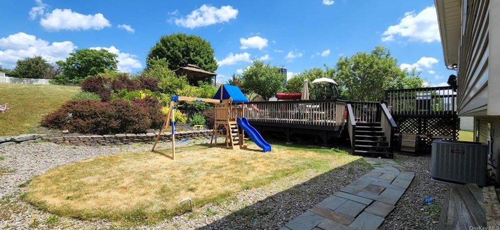 14 Stanford Dr, Highland Mills NY  10930-2621 exterior