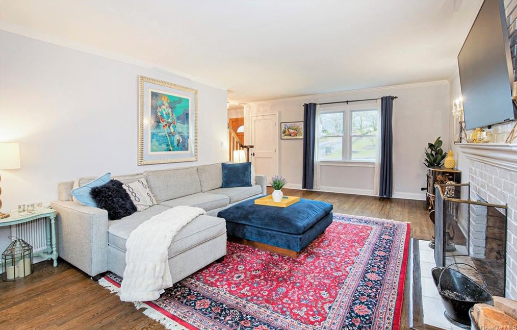 54 Reynal Rd, White Plains, NY 10605