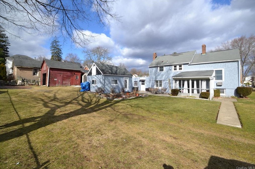 76 Brook St, Chestnut Ridge, NY 10977-3646