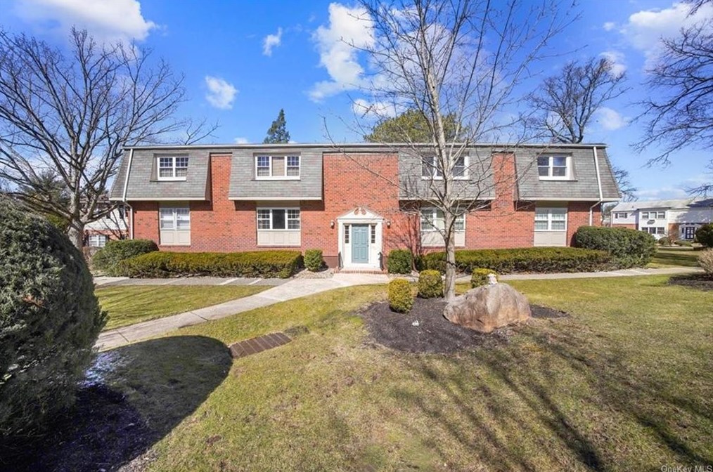 78 Bon Aire Cir #r-8, Airmont, NY 10901