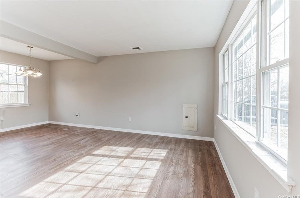 5 Pine Rd, Middle Island NY  11953-1356 exterior