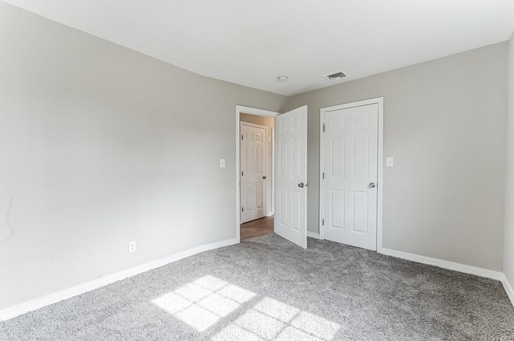 5 Pine Rd, Middle Island NY  11953-1356 exterior