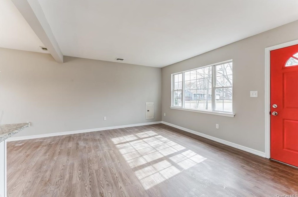 5 Pine Rd, Middle Island NY  11953-1356 exterior