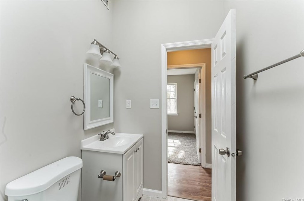 5 Pine Rd, Middle Island NY  11953-1356 exterior