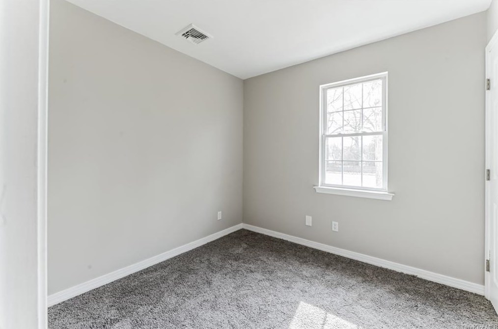 5 Pine Rd, Middle Island NY  11953-1356 exterior