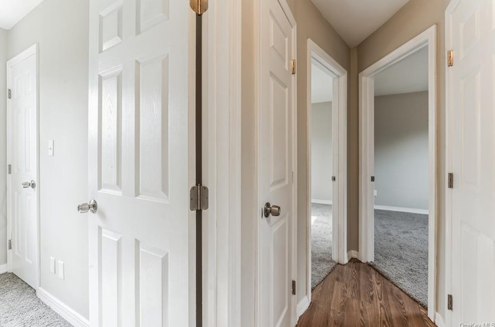 5 Pine Rd, Middle Island NY  11953-1356 exterior