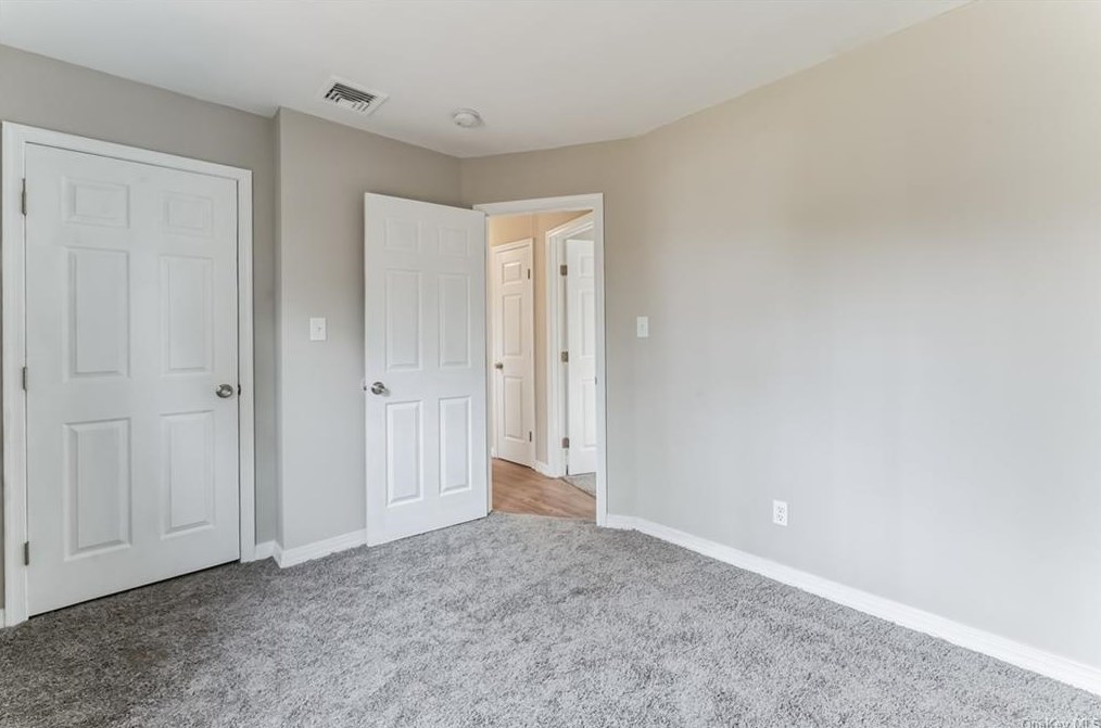 5 Pine Rd, Middle Island NY  11953-1356 exterior