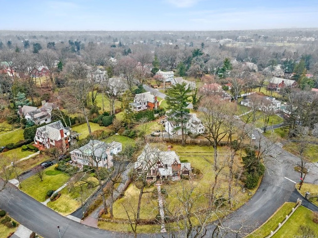 221 Lyncroft Rd, New Rochelle, NY 10804