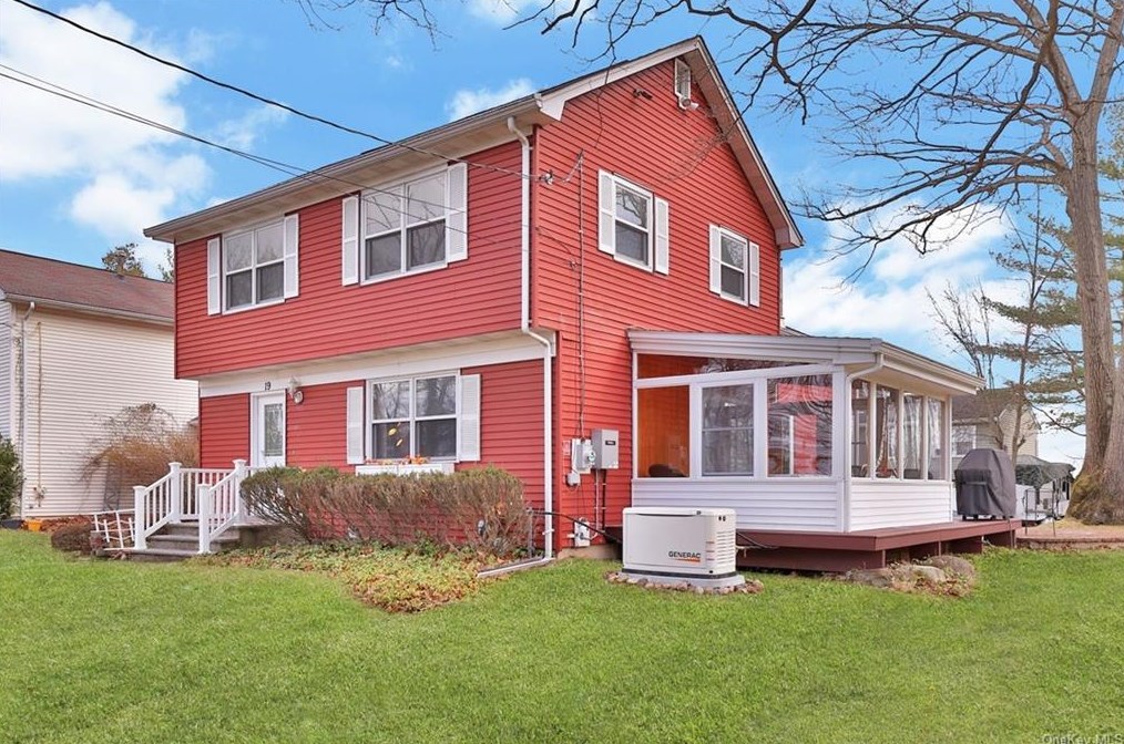 19 Grant St, Tappan, NY 10983-1801